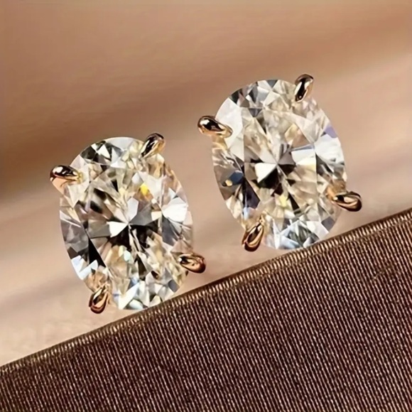 - 2ct Gold Vermeil Oval Cut Moissanite Stud Earrings - Picture 5 of 5